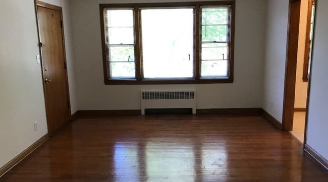 Building Photo - Bay Manor