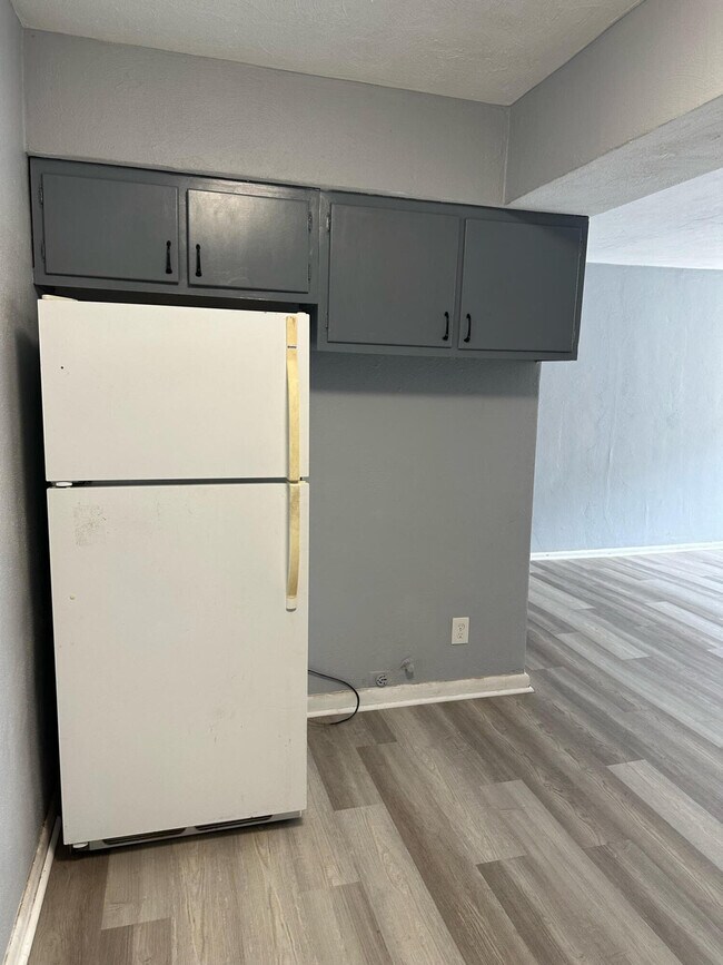 Building Photo - 1921 Oxford Cir