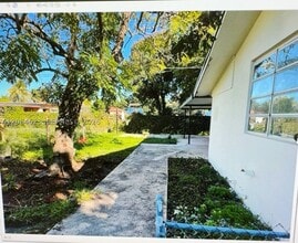 Building Photo - 1020 NW 106th St