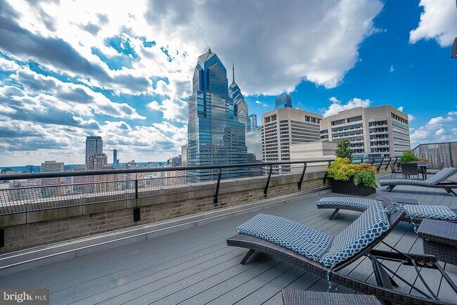 Building Photo - 111 S 15th St