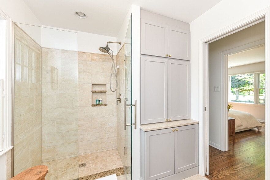 Building Photo - 5939 Gladden Dr