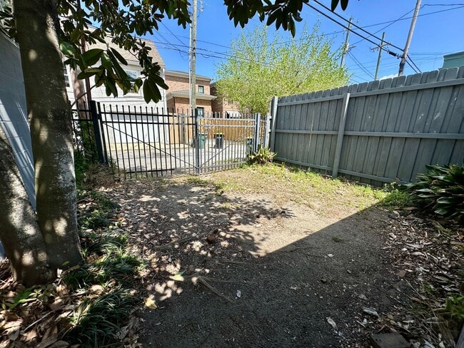 Building Photo - 3 BED | 2.5 BATH | OFF STREET PARKING | PRIVATE BACKYARD | HISTORIC DISTRICT