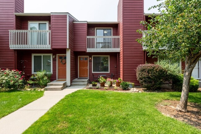 Building Photo - Central 2 bed 1.5 bath Townhouse