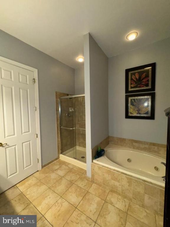 Building Photo - 122 Whiteland Hills Cir
