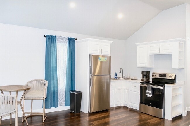 Building Photo - 2 Lula Dr