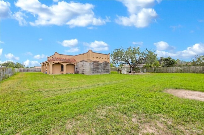 Building Photo - 20 Carpintero St