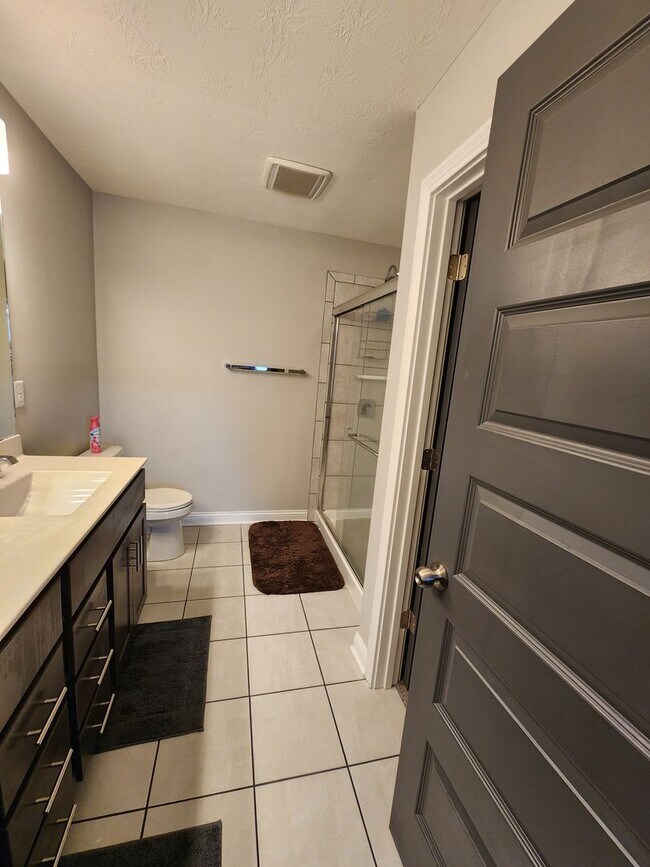 Building Photo - Deluxe Condo  In Center Street Townes Springfield, OH