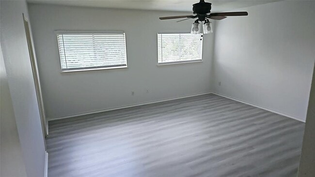 Building Photo - 2400 Byfield Dr