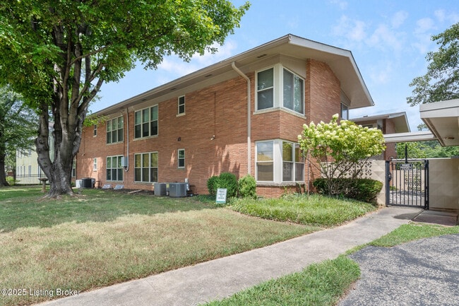 Building Photo - 2705 Riedling Dr