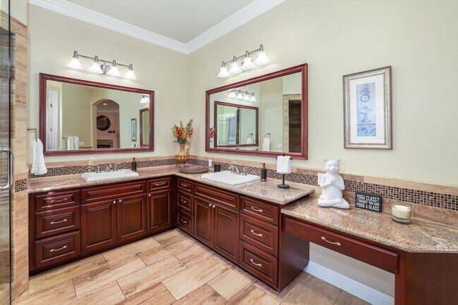 Building Photo - Custom N. Vacaville Single-Story Home in an Exclusive Gated Community!