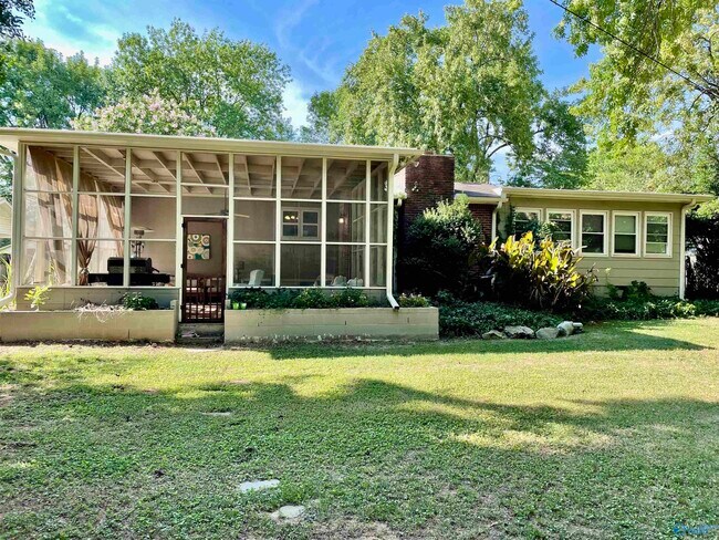 Building Photo - 2105 Hansel Ave SW