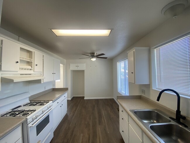 Building Photo - 1230 Ramirez St