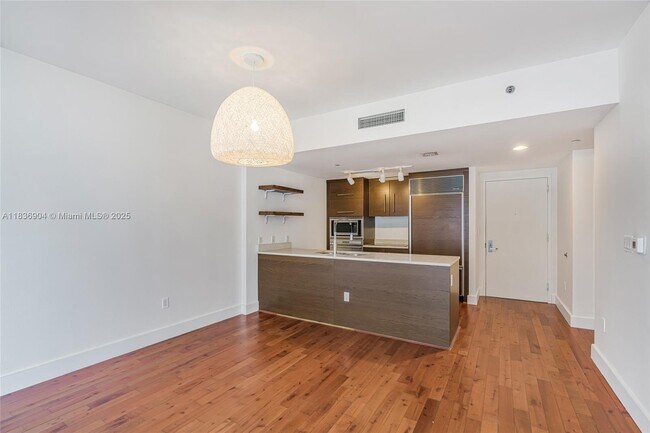 Building Photo - 475 Brickell Ave
