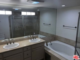 Building Photo - 1551 Manning Ave