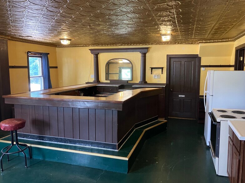 Living / Kitchen - N8133 Franklin Rd