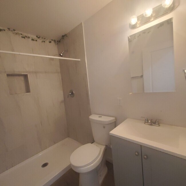 Building Photo - New Home Centrally Located