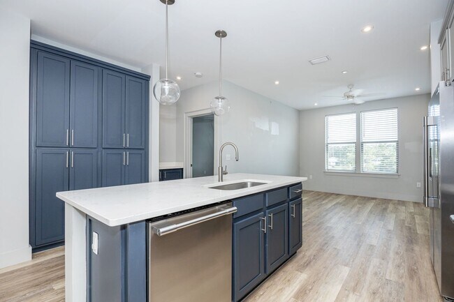 Building Photo - 2501 Bienville Blvd