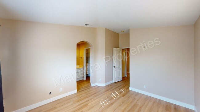 Building Photo - 8406 E Durango Way