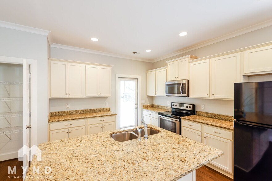 Building Photo - 5525 Park Side Rd