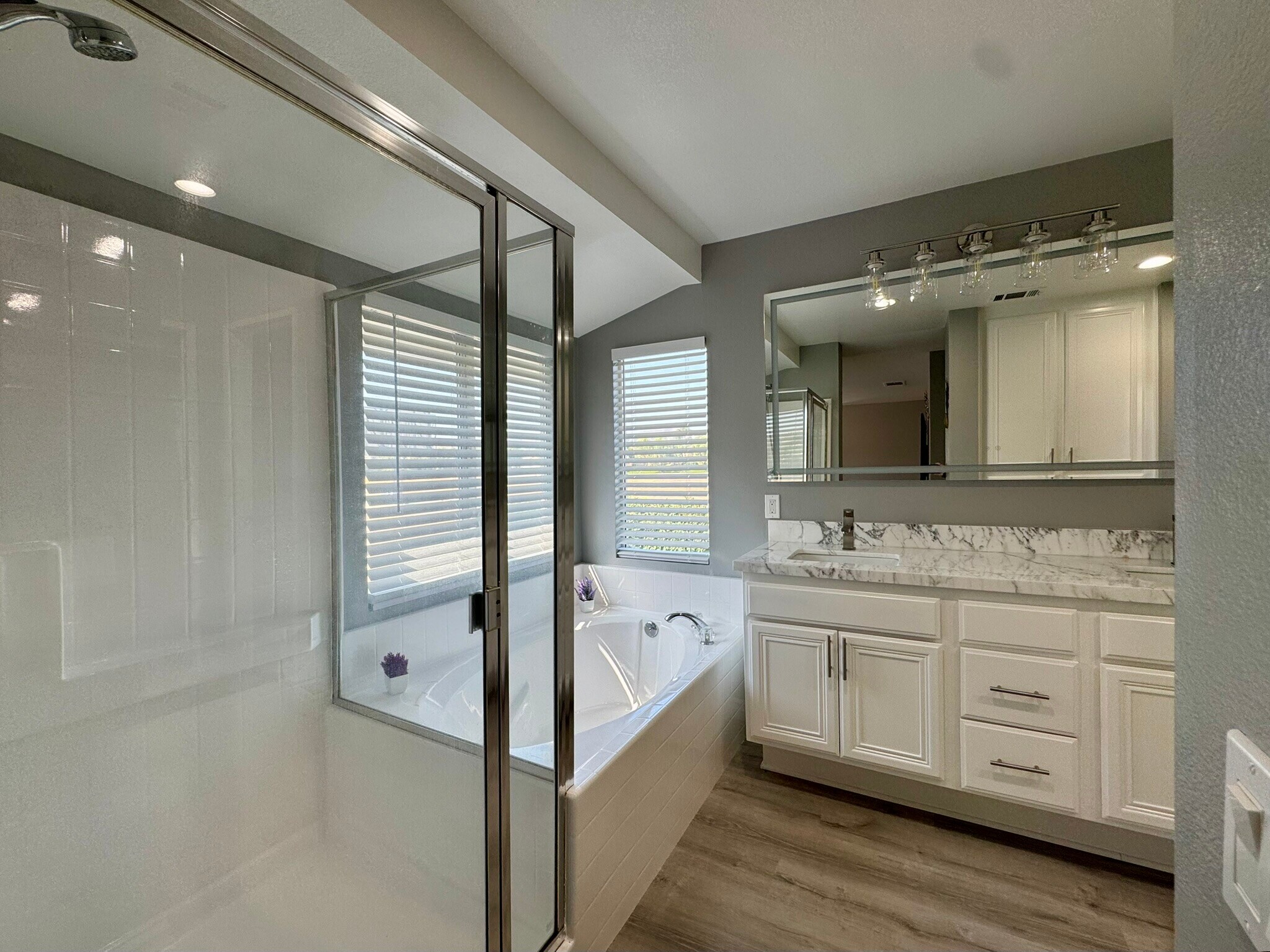 Primary bathroom - 16224 Chadwick Ct