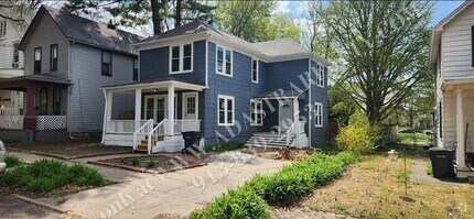 Building Photo - Large 2-story 4 Bed 1.5 Bath Home in Leave...