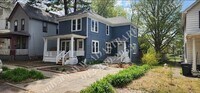 Building Photo - Large 2-story 4 Bed 1.5 Bath Home in Leave...