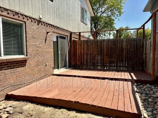Building Photo - 470 Lone Pine St