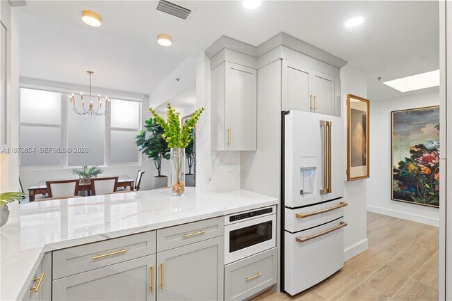 Building Photo - 626 Coral Wy