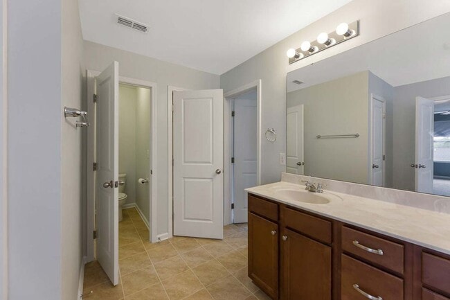 Building Photo - Welcome Home!!! Beautiful 3b 2.5b in Masse...