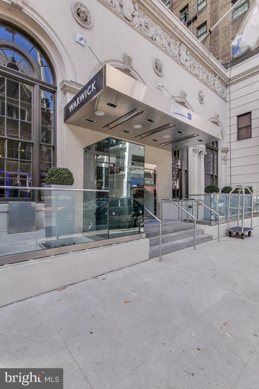 Building Photo - 1701 Locust St