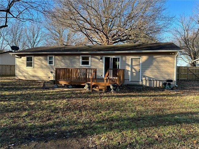 Building Photo - 332 W Nightingale Cir