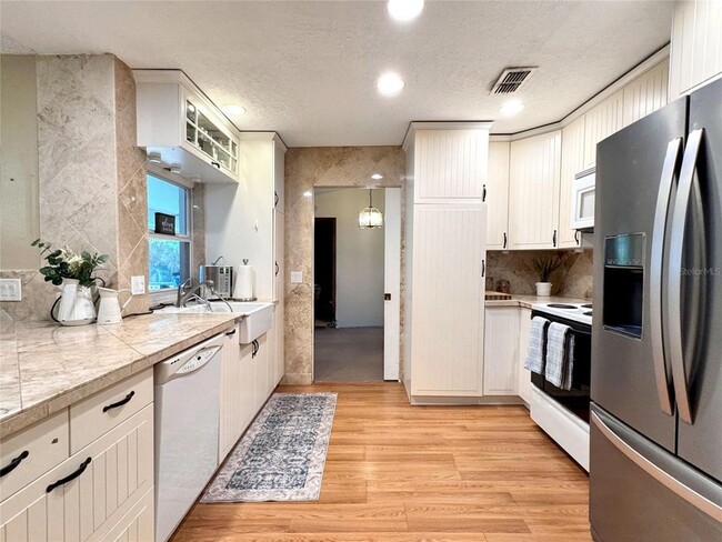 Building Photo - 1135 Colony Arms Dr