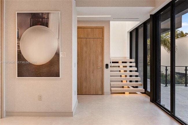 Building Photo - 723 NE 77th St