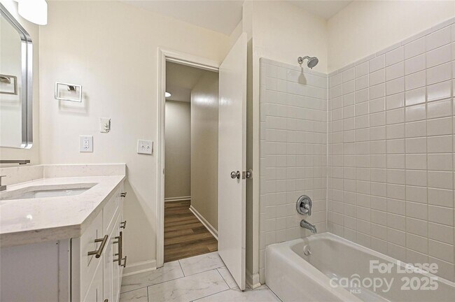 Building Photo - 5121 Farm Pond Ln