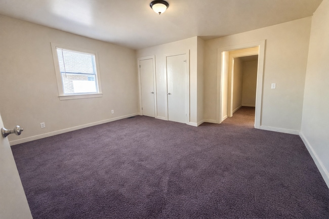 Building Photo - 512 S Cole St