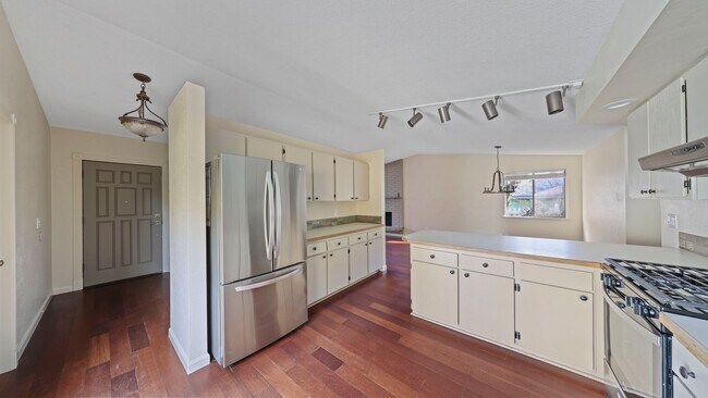 Building Photo - 3 Bed 2 Bath - Centrally Located - NAS Whidbey