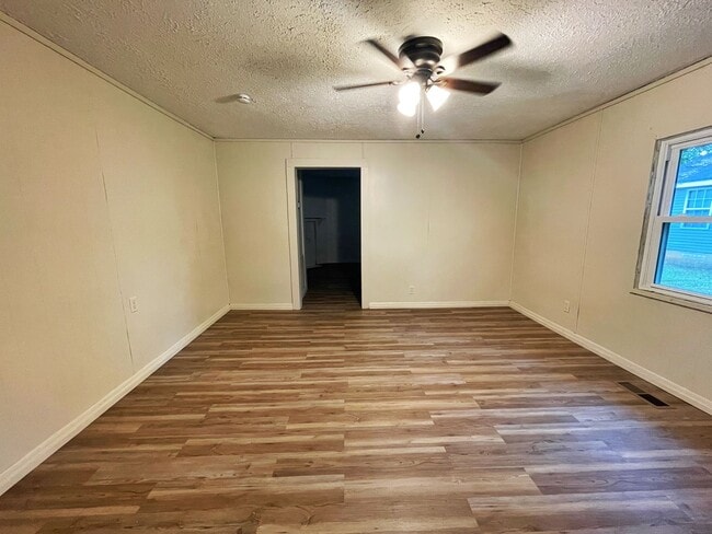 Building Photo - 3 Bedroom remodeled home in Sylacauga