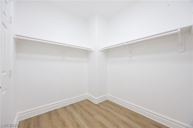 Building Photo - 212 Fairway Woods Dr