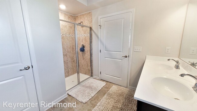 Building Photo - 1100 Westwood Village Ln