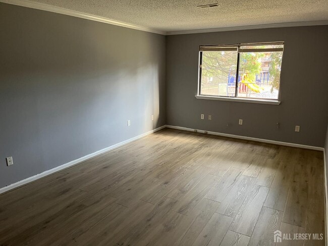 Building Photo - 915 Edison Glen Terrace