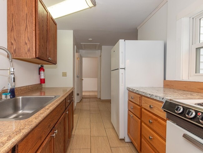 Building Photo - 212 Gilsum St