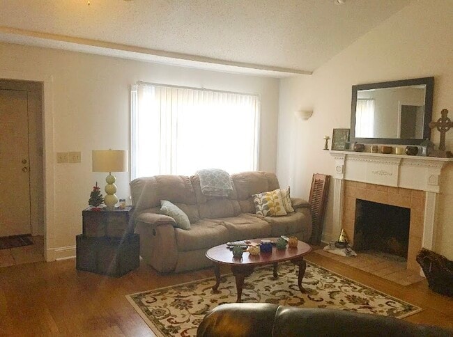 Building Photo - 1618 1st Ave