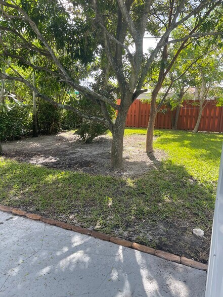 Building Photo - 50 NE 45th Ct