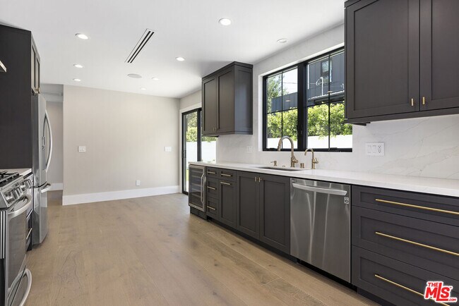 Building Photo - 5000 Noeline Ave