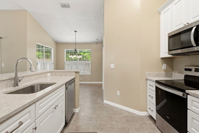 Building Photo - Upgraded 3 bedroom 2 bath home in Mentone