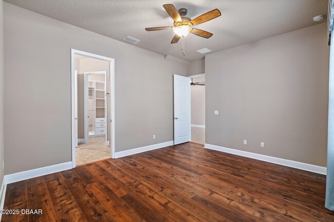 Building Photo - 829 Pinewood Dr