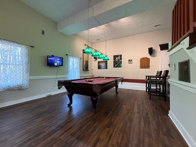 Building Photo - 505 Westbrook Dr