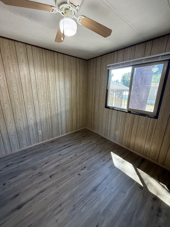 Building Photo - Affordable & Ideally Located 2 Bed 2 Bath ...
