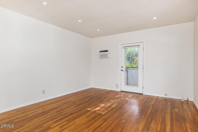 Building Photo - 1070 E Woodbury Rd