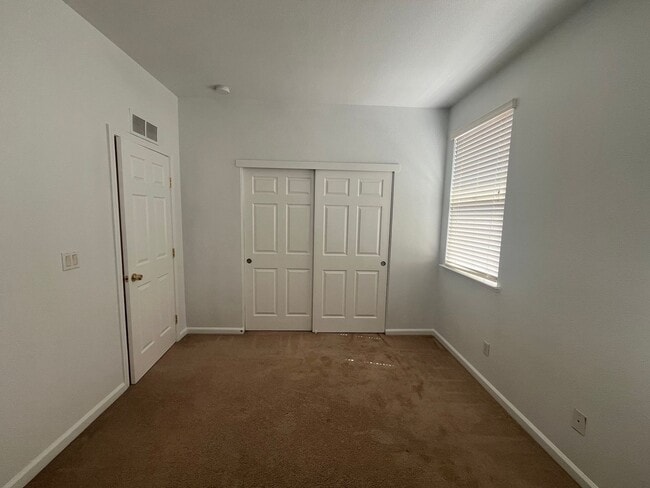 Building Photo - 6 Bedroom, 3 Bathroom Executive Anatolia H...